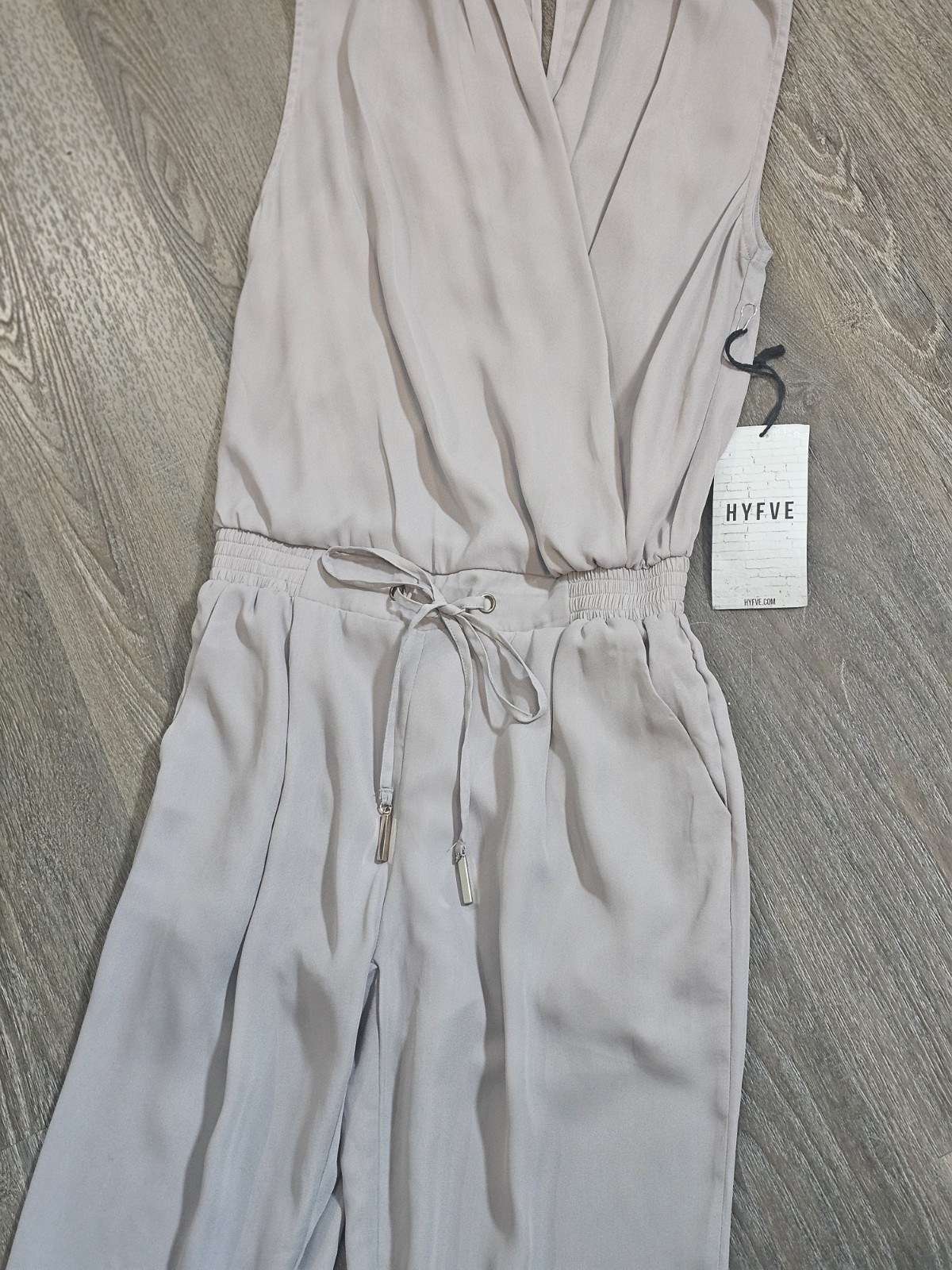 HYFVE Women’s Sleeveless Jumpsuit In Soft Grey V-Neckline Size Small NWT