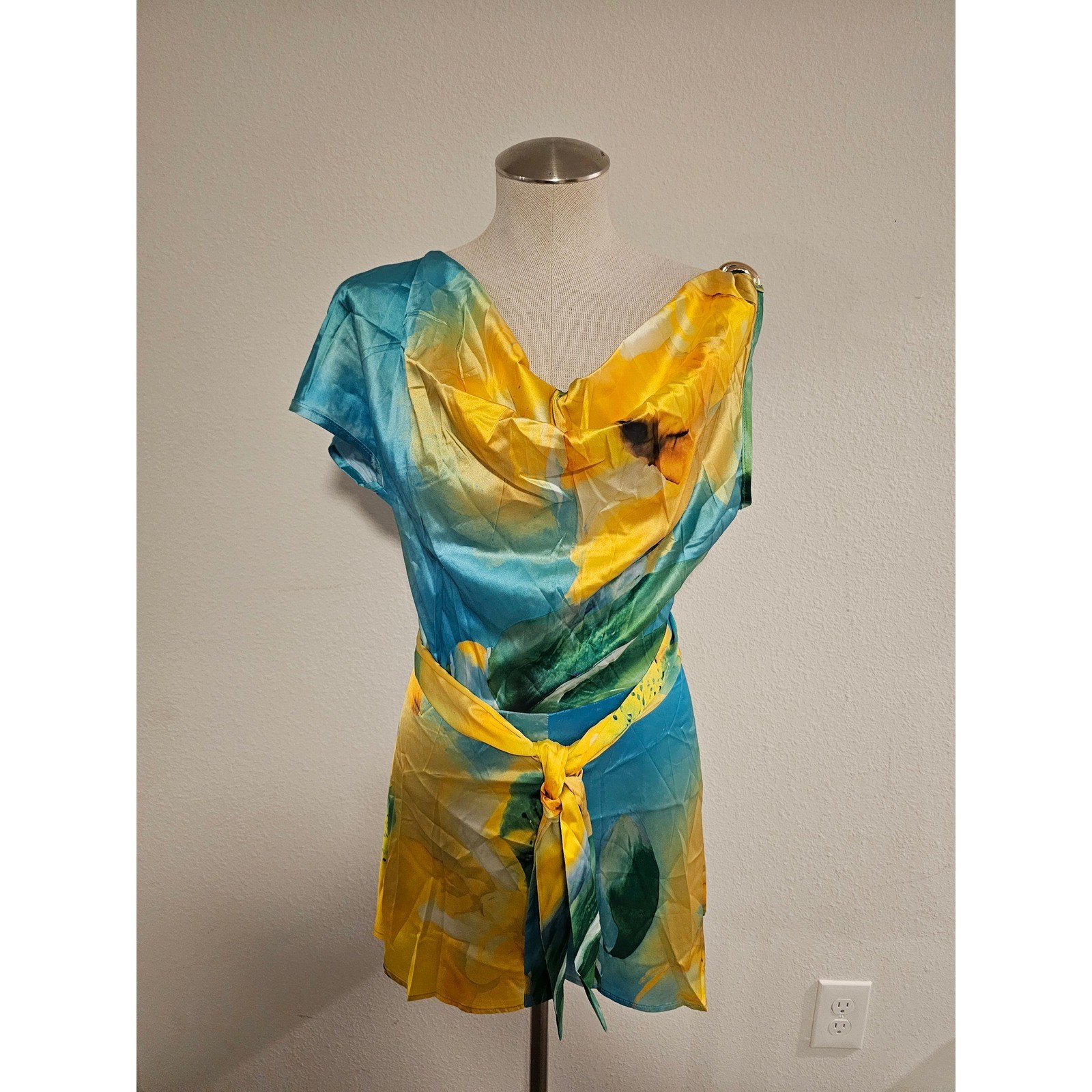 Floral Cowl Neck Blue Yellow Abstract Short Romper Print Tie Waist Size Medium