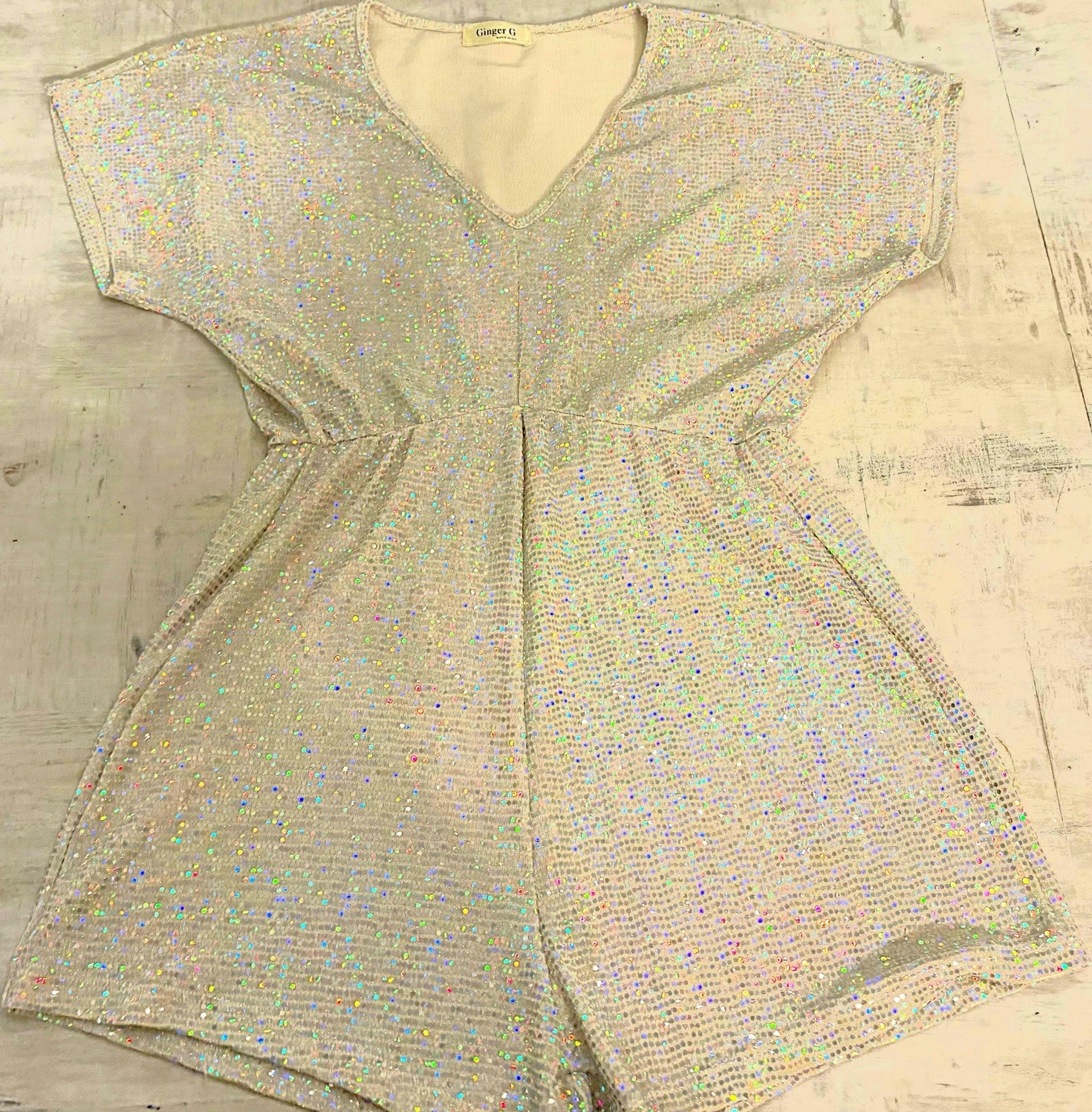 Sz S Iridescent Silver Sequin Short Sleeve V-Neck Going Out Romper