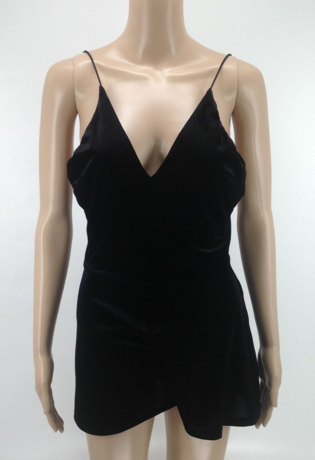 $188 Aqua Women’s Black V-Neckline Sleeveless Spaghetti Strapped Romper Size S