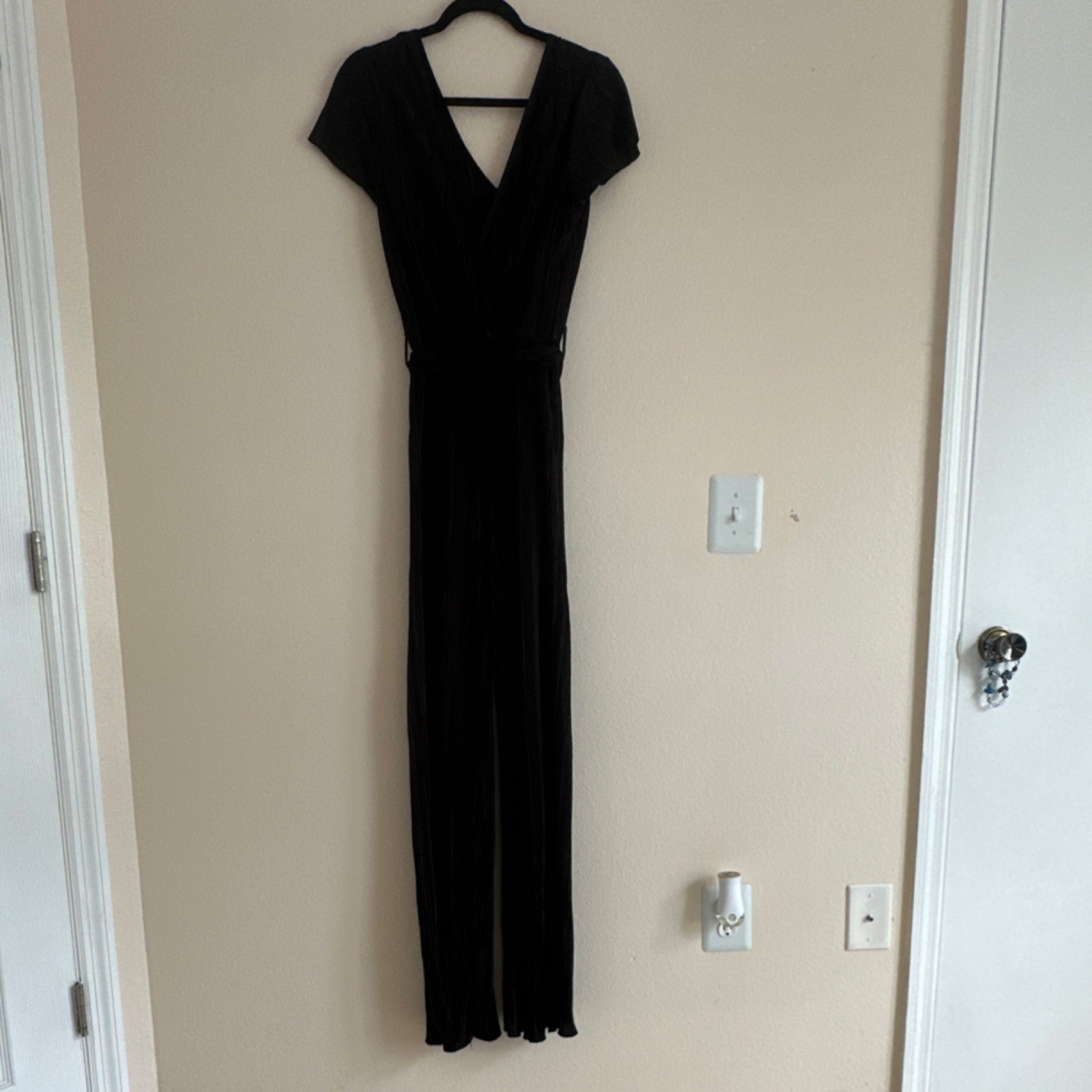 Almost Famous Black V-Neck Tie Waist Short Sleeve Straight Leg Jumpsuit Size M