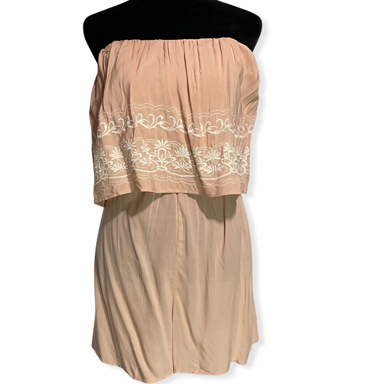 Love Tree Strapless Romper Women’s Medium Pink Embroidered Boho NWOT Vacation