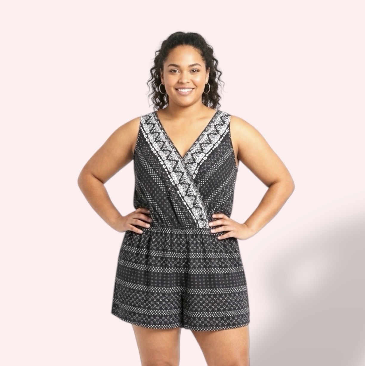 Mossimo Black White Geometric Sleeveless V-Neck Romper Regular Fit L