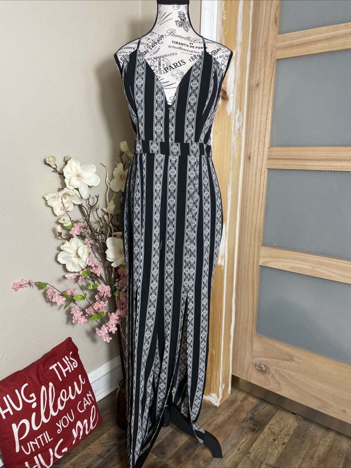Black & White Striped Wide Leg Jumpsuit Spaghetti Strap Deep V Neck Size 11