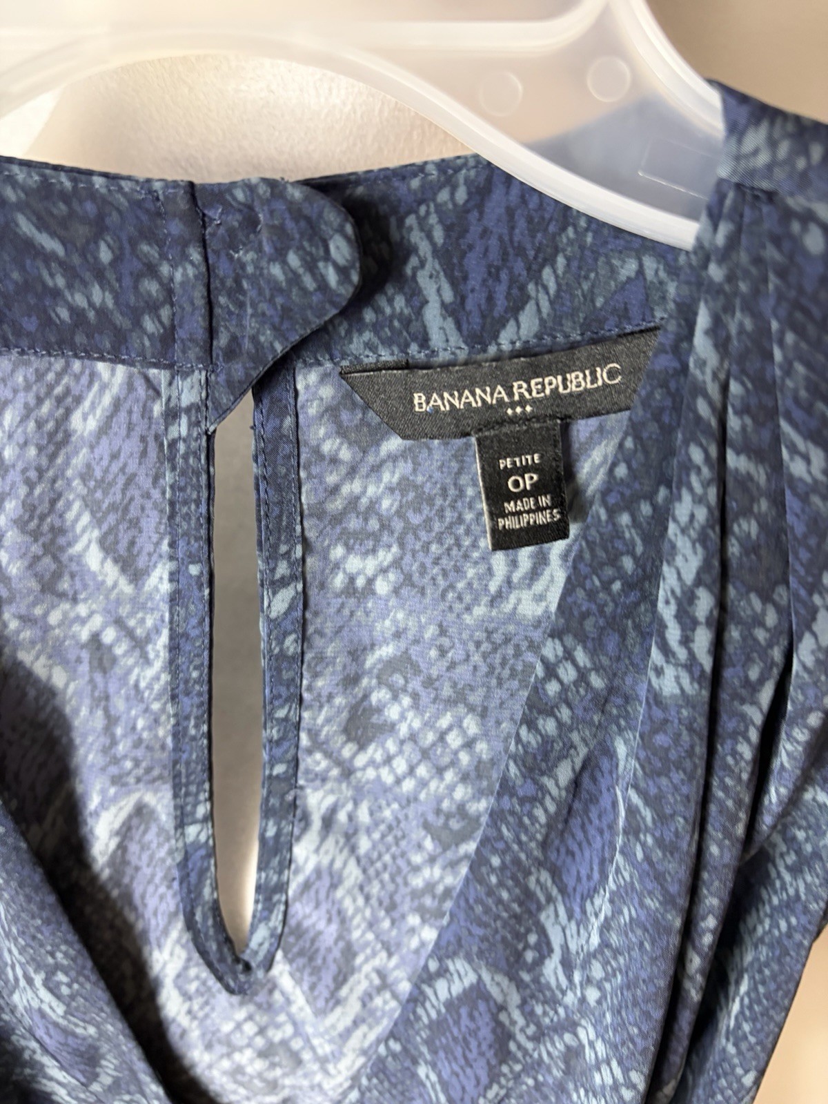Women’s Banana Republic Sleeveless Jumpsuit Blue Snake Print V Neck Size 0P