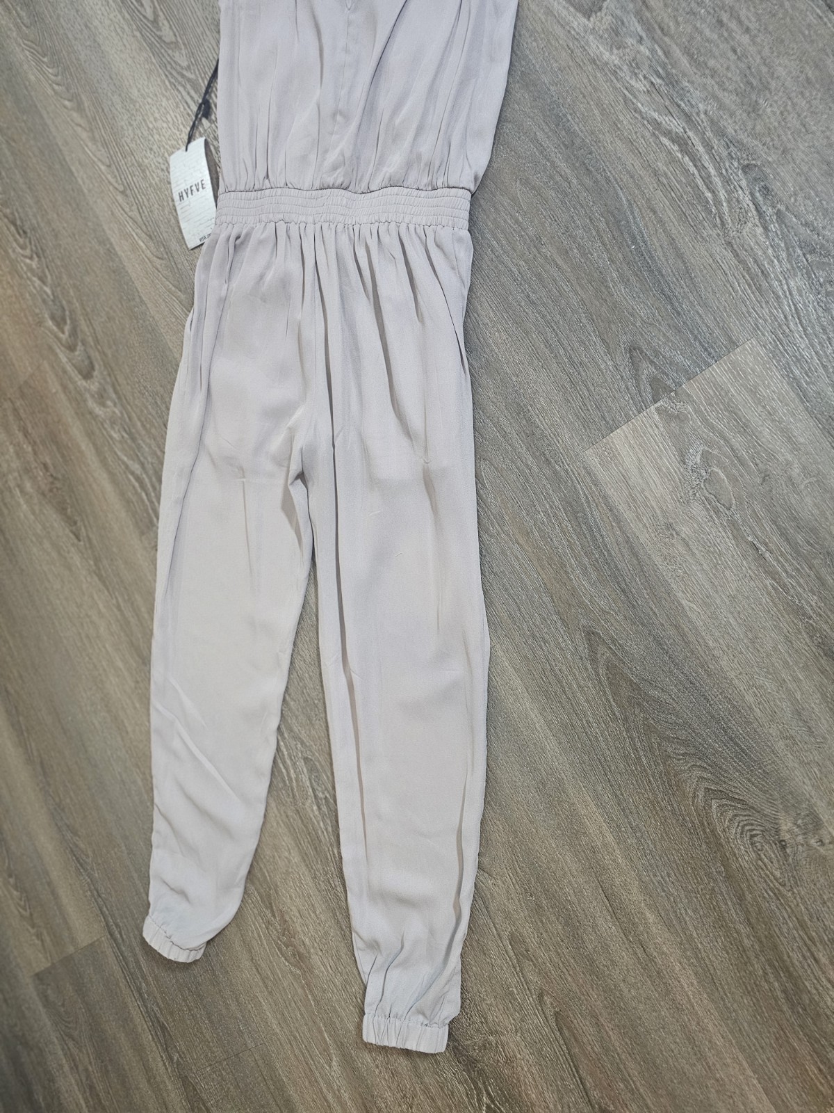 HYFVE Women’s Sleeveless Jumpsuit In Soft Grey V-Neckline Size Small NWT