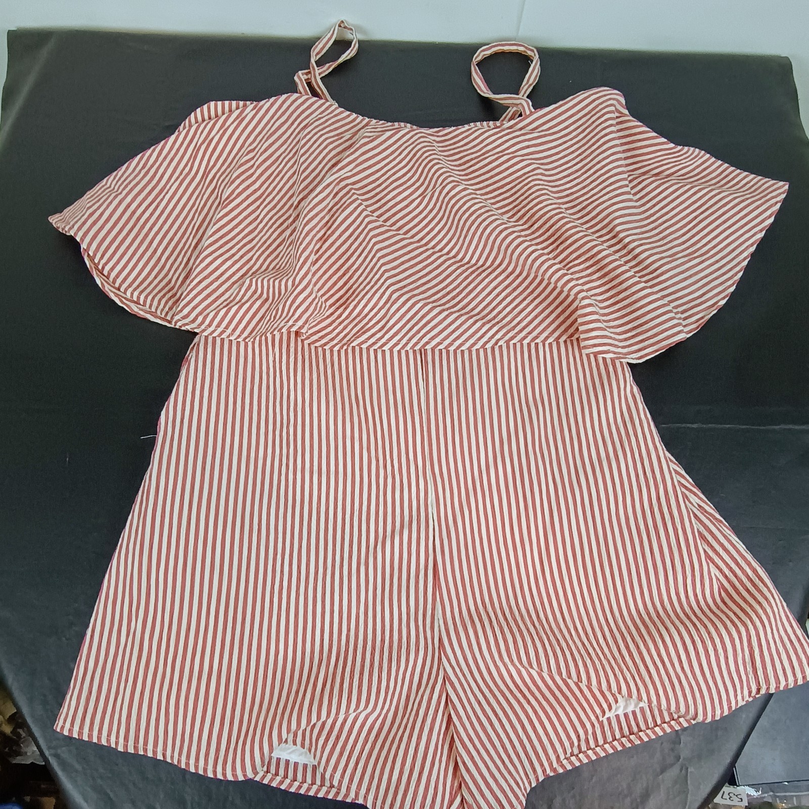 Gilli Striped Seersucker Caped Romper Lined Spaghetti Straps Wmn Sz L Zip Back