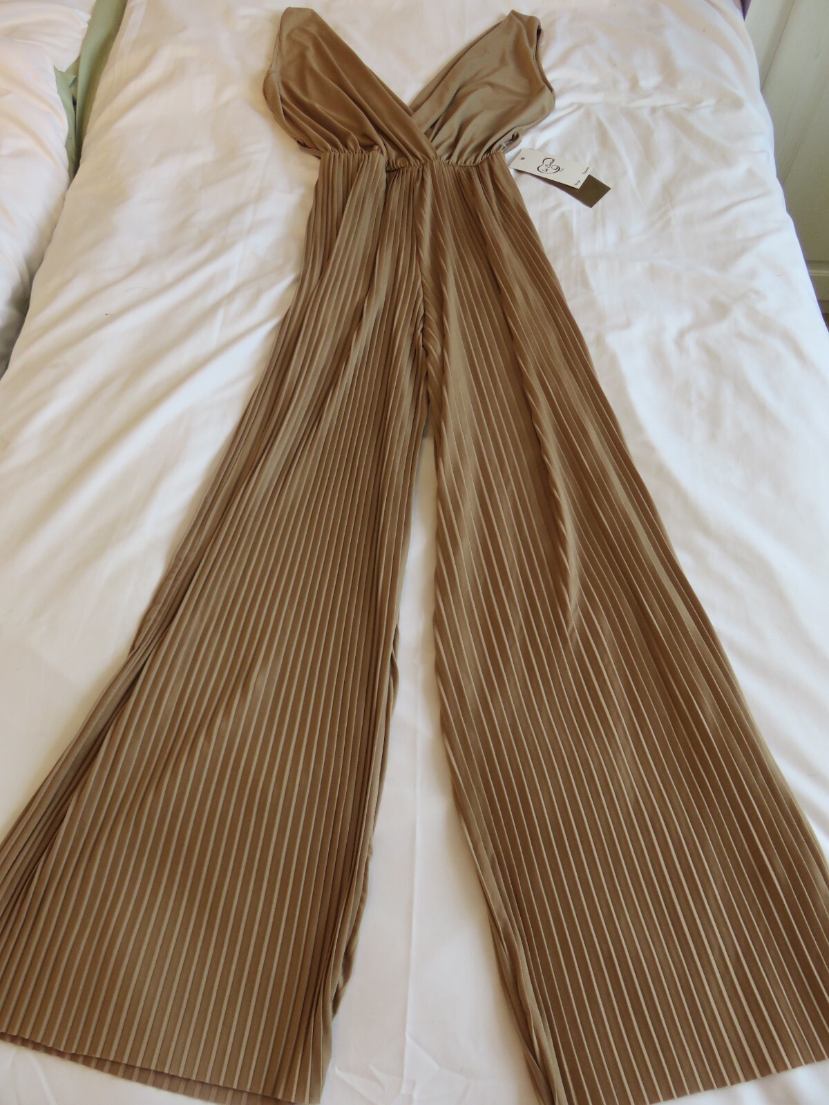 BNWT BEIGE / CARAMEL SLEEVELESS LOW CUT NECKLINE PLEATED LEGS JUMPSUIT UK 10