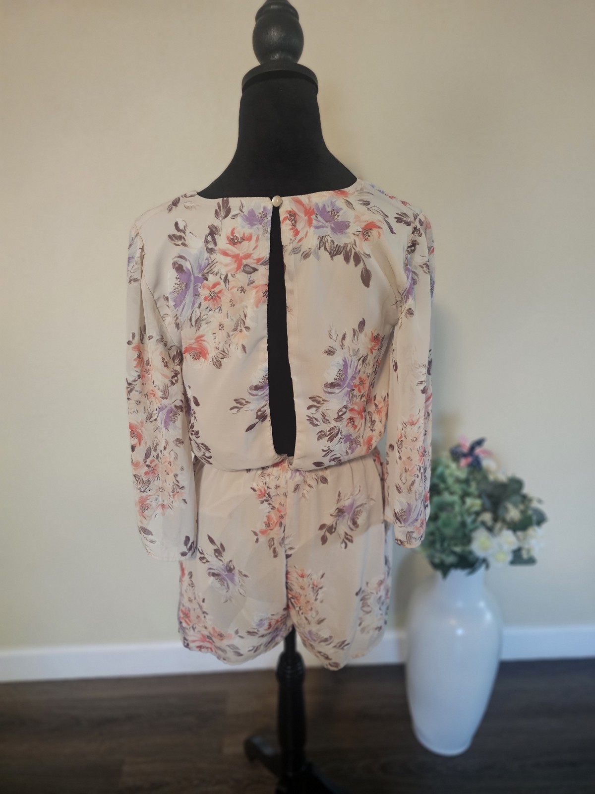 Charlotte Russe Floral Wrap Romper V-Neckline & Kimono Sleeves X Small Women’s