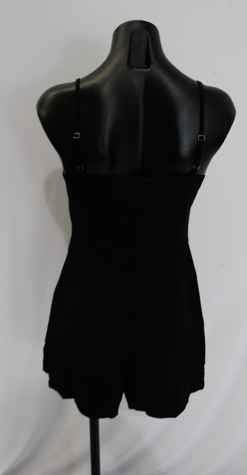 Chic Me Women’s Solid Asymmetric Zip Up Sleeveless Romper EJ3 Black Small NWT