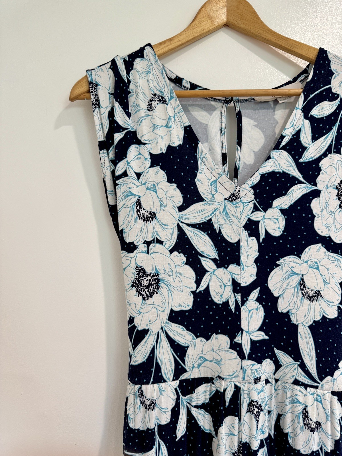 Loft Short Sleeve Jumpsuit Wide Leg Navy White Floral V Neck Stretchy Pockets S