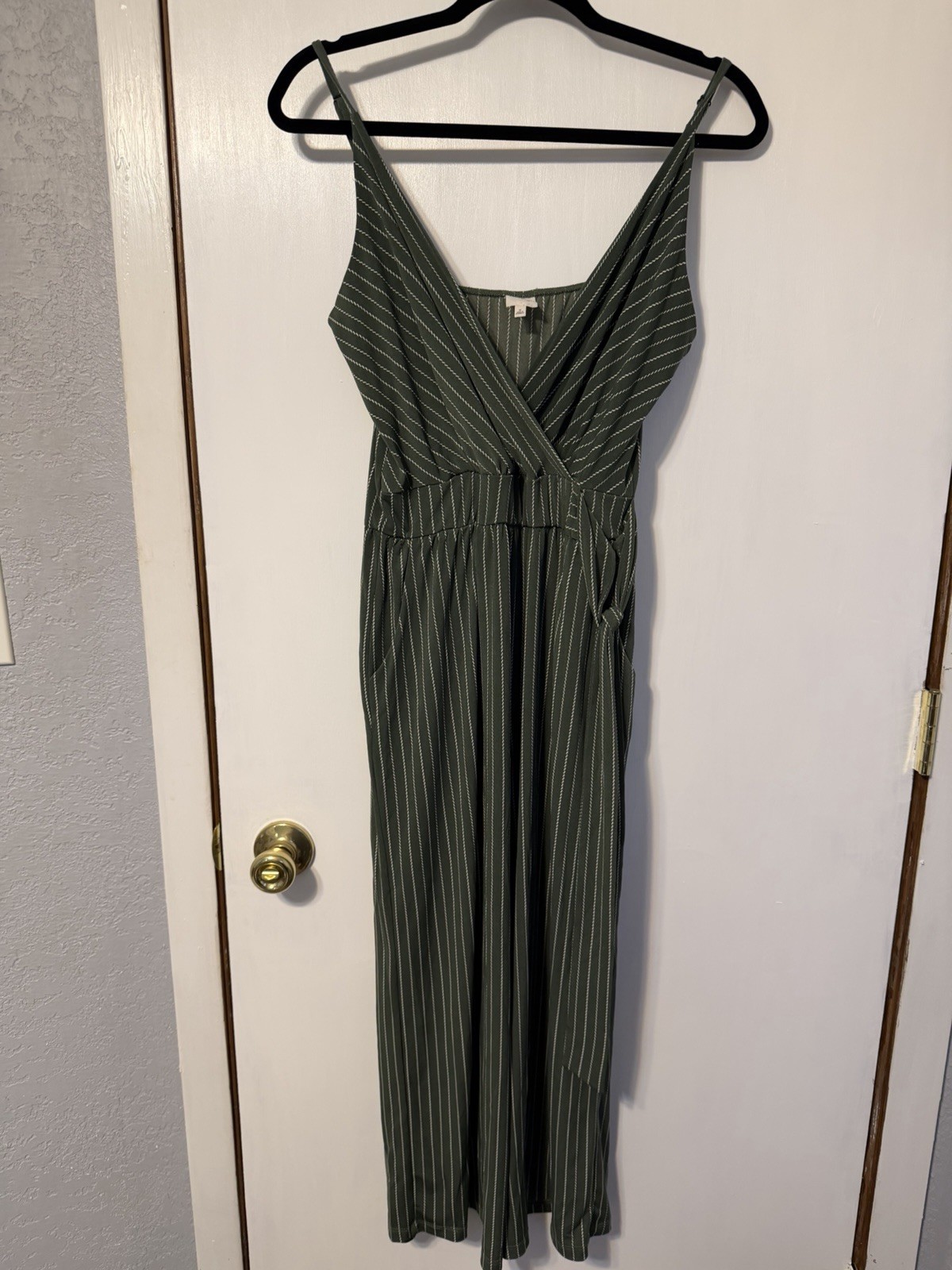 Kaileigh Green Striped Sleeveless Wide-Leg Jumpsuit M V-Neck Pullover