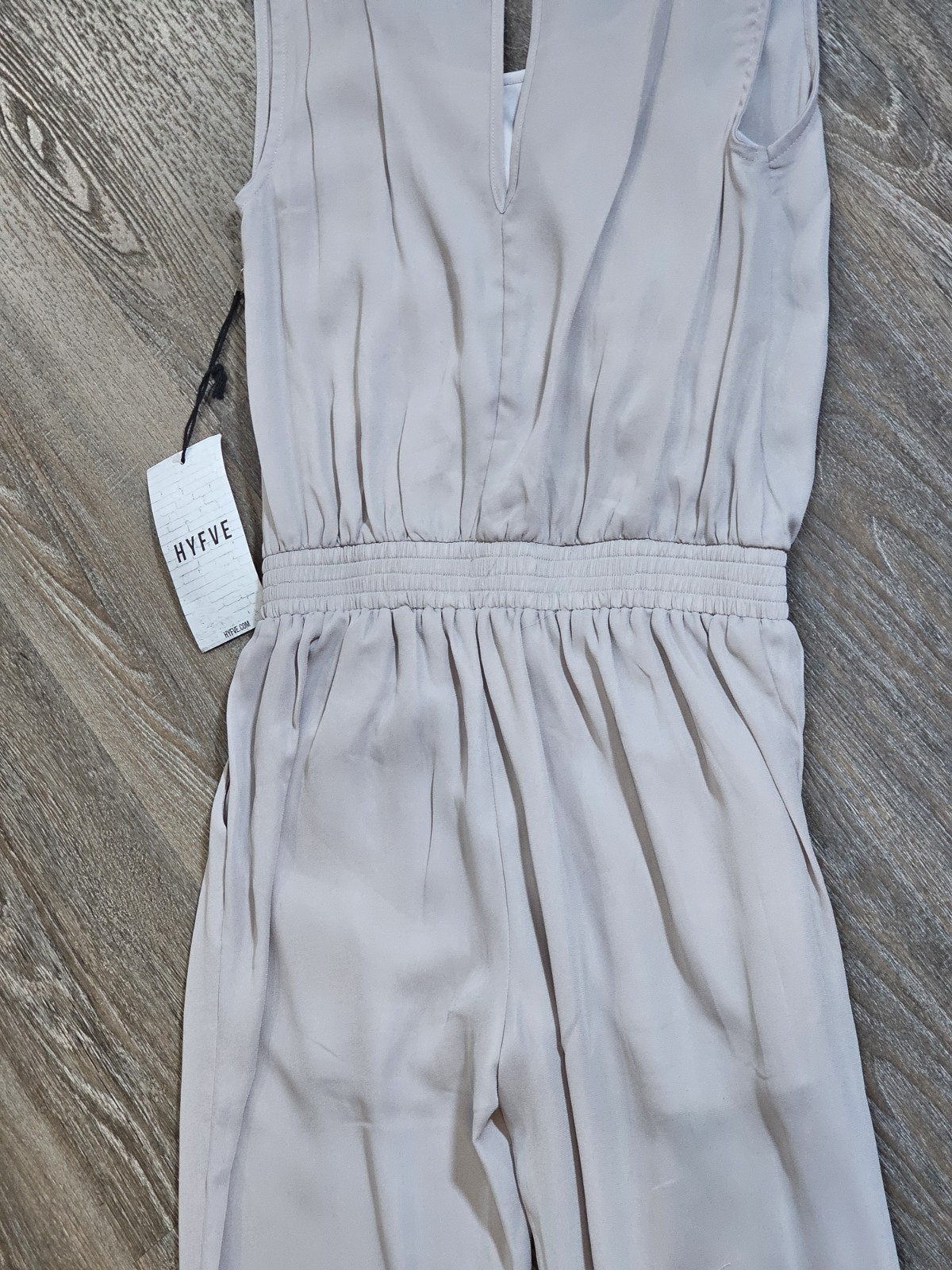 HYFVE Women’s Sleeveless Jumpsuit In Soft Grey V-Neckline Size Small NWT