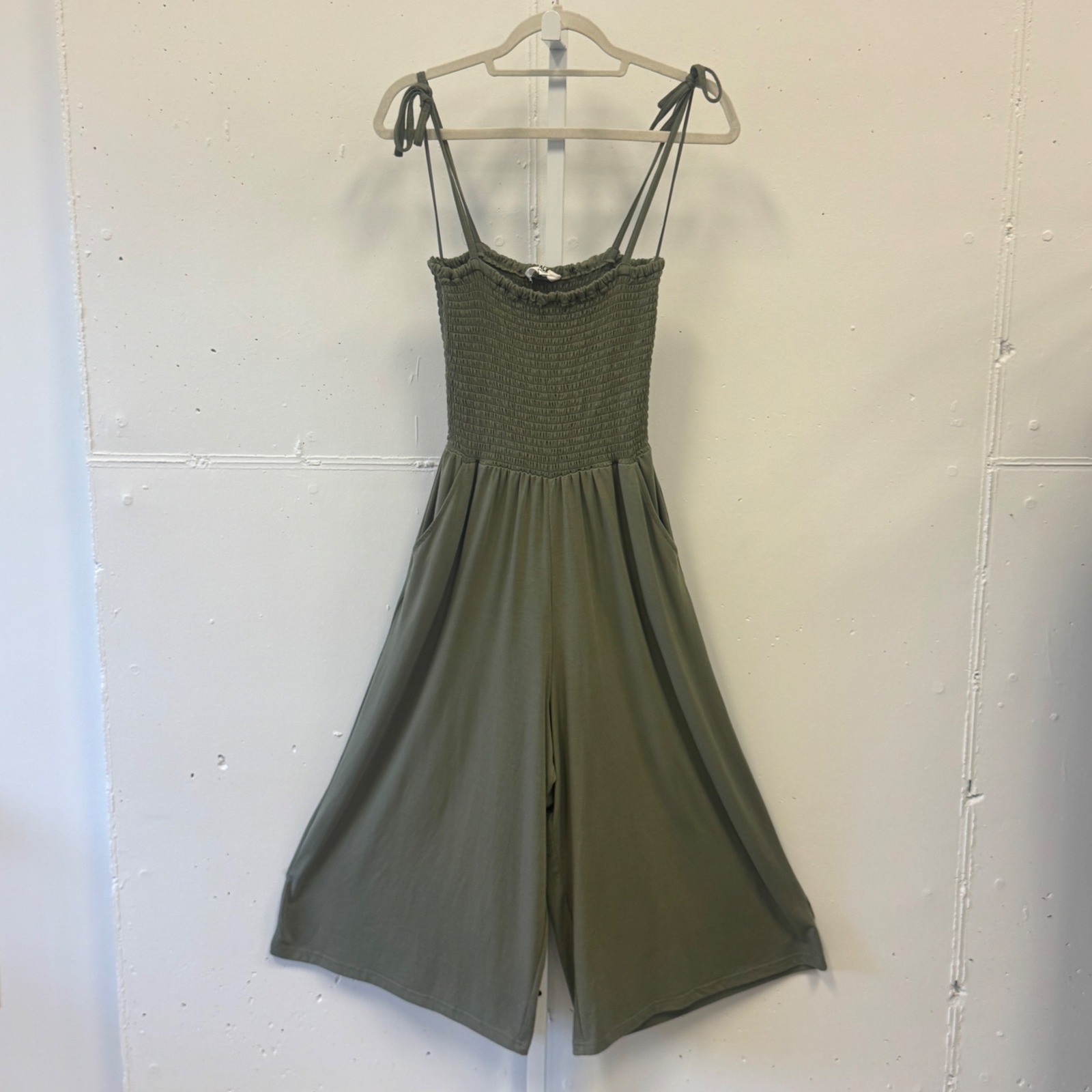 Jack by BB Dakota Olive Green Smocked Wide Leg Jumpsuit Small JJ108177
