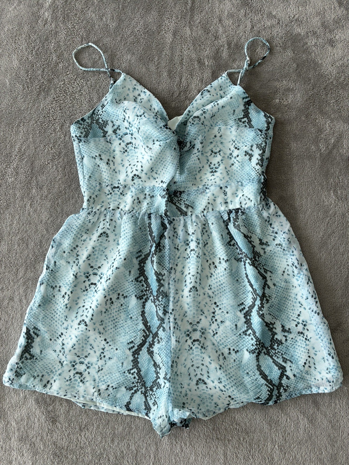 REVOLVE Superdown Blue Snake Print Romper Wide Leg Resortwear Women’s Size XS
