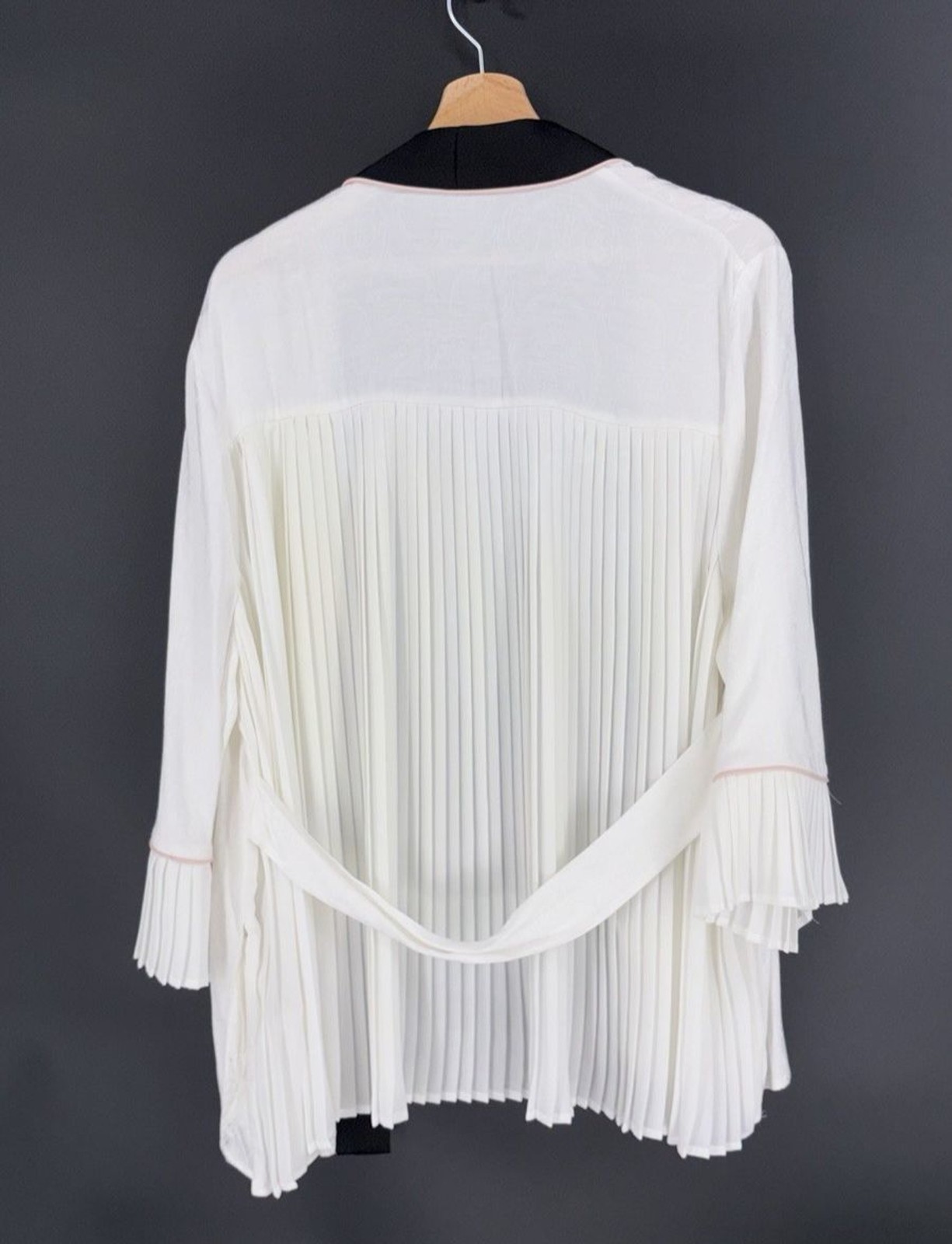 Bebe Pleated Open Front Kimono Jacket L