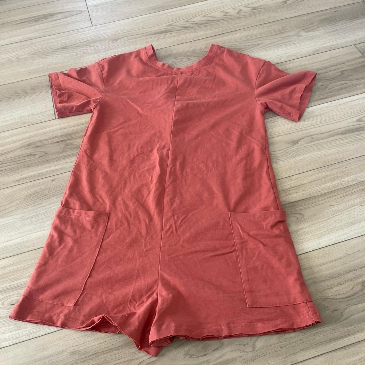 Amazon Coral Short Sleeve Knit Romper V-Neck with Pockets Size Small