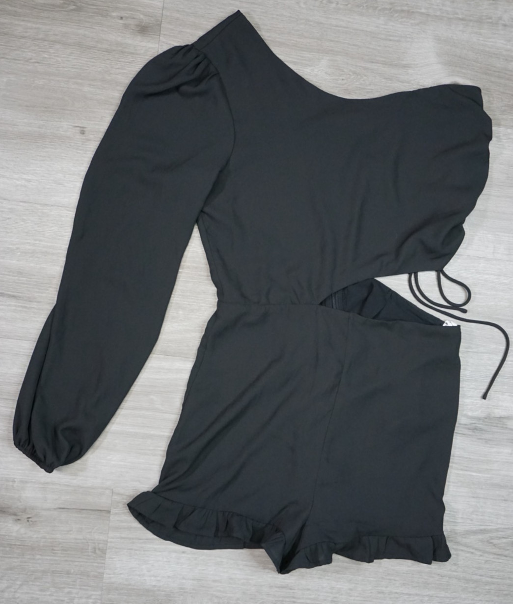 New Lulus Dream Plans One-Shoulder Cutout Side Tie Romper Women’s Medium Black