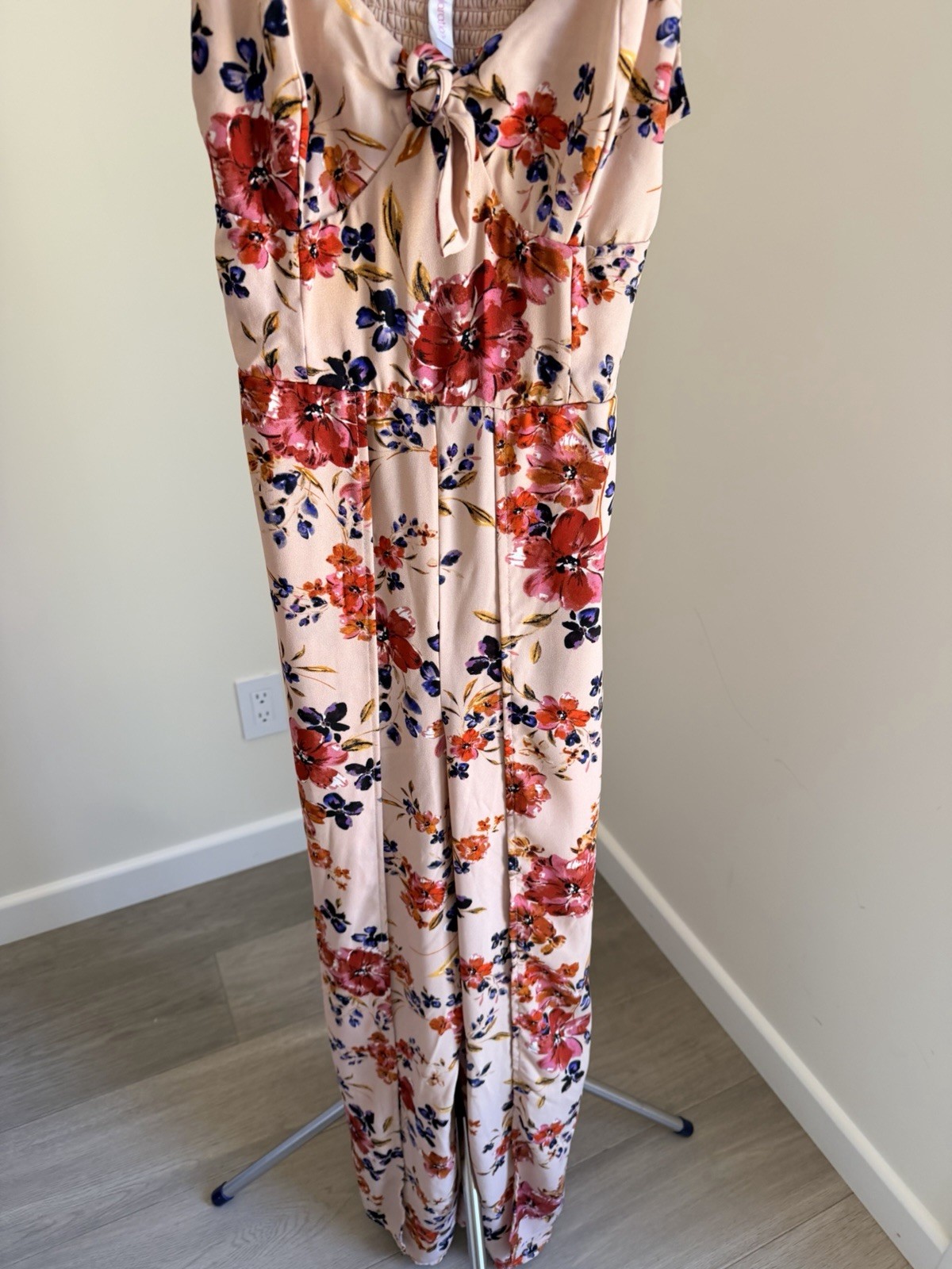 NWT. Xhiliration Blush Flowered Open Wide Leg Jumpsuit With Spaghetti Straps M