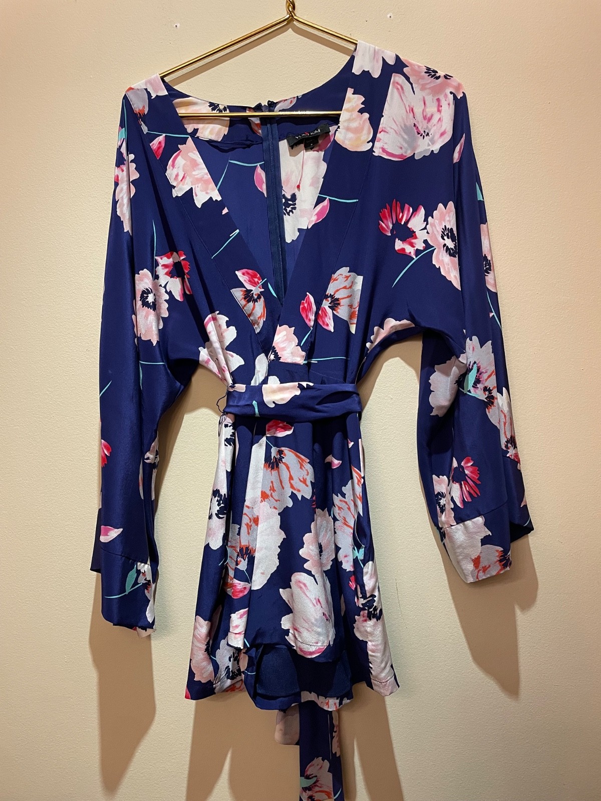 Yumi Kim Floral Belted Romper SizeSmall Blue V Neck Shorts Jumpsuit 100 silk