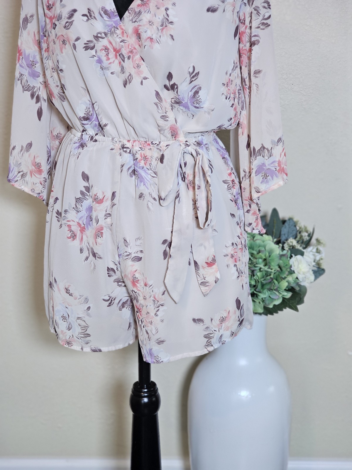 Charlotte Russe Floral Wrap Romper V-Neckline & Kimono Sleeves X Small Women’s