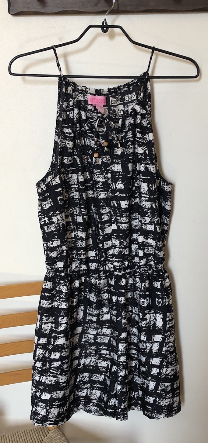 She’s Cool Women XL Lightweight Black White 1-pc Shorts Romper Sleeveless Straps