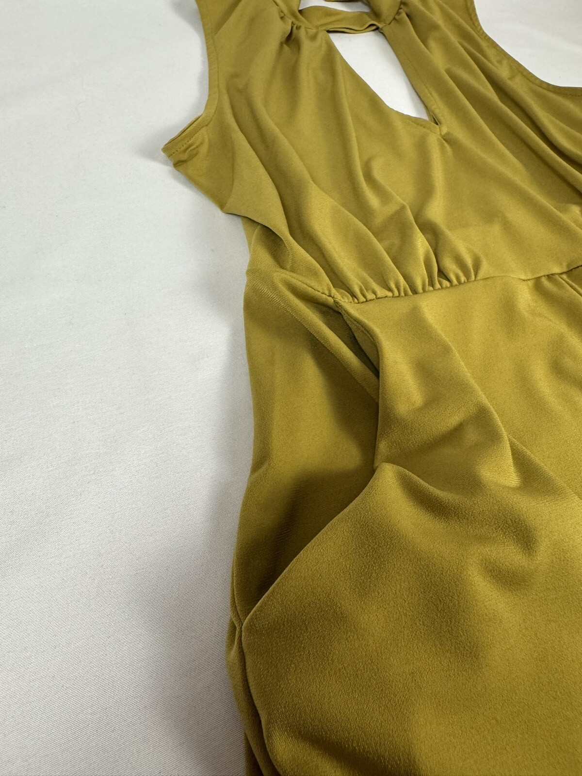 Forever 21 Women Gold Jumpsuit Romper Size Medium RN 94981