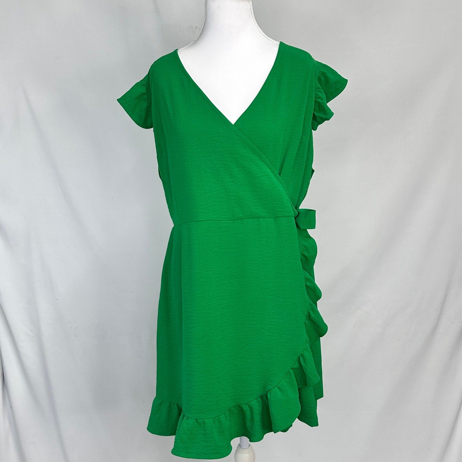 Emma & Michele Sz L Faux Wrap Romper Women’s Green Ruffle V-Neck Flirty Summer