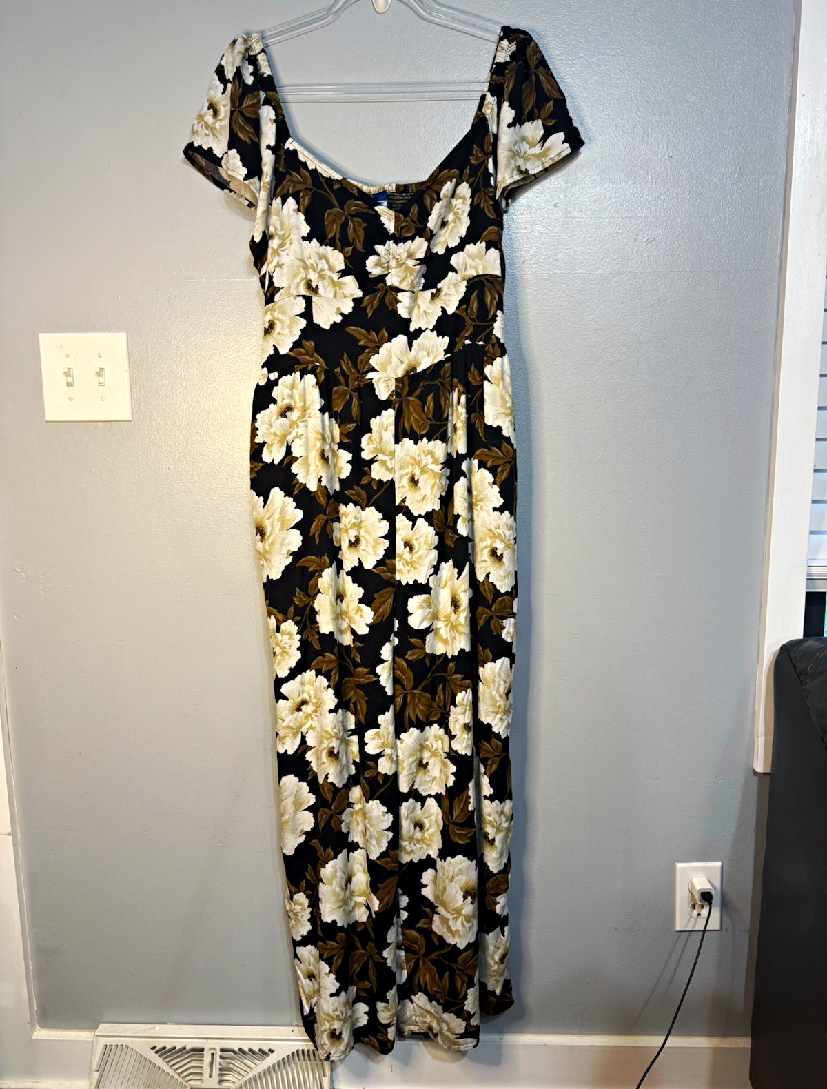 Old Navy Women’s XXL Black Floral Wide Leg Jumpsuit Floral Smocked Back Rayon