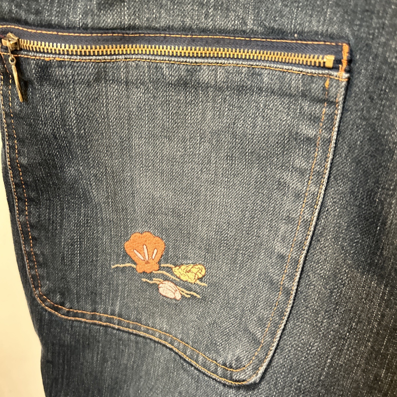Disney Winnie the Pooh 40” Waist Women’s Dungarees Shorts Size XL Blue Denim