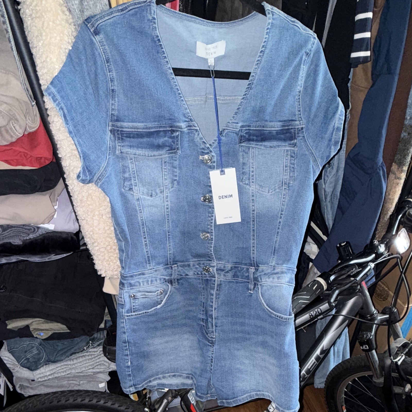 Love Tree Blue Denim Romper V-Neck Button Front Pockets Short Sleeve L