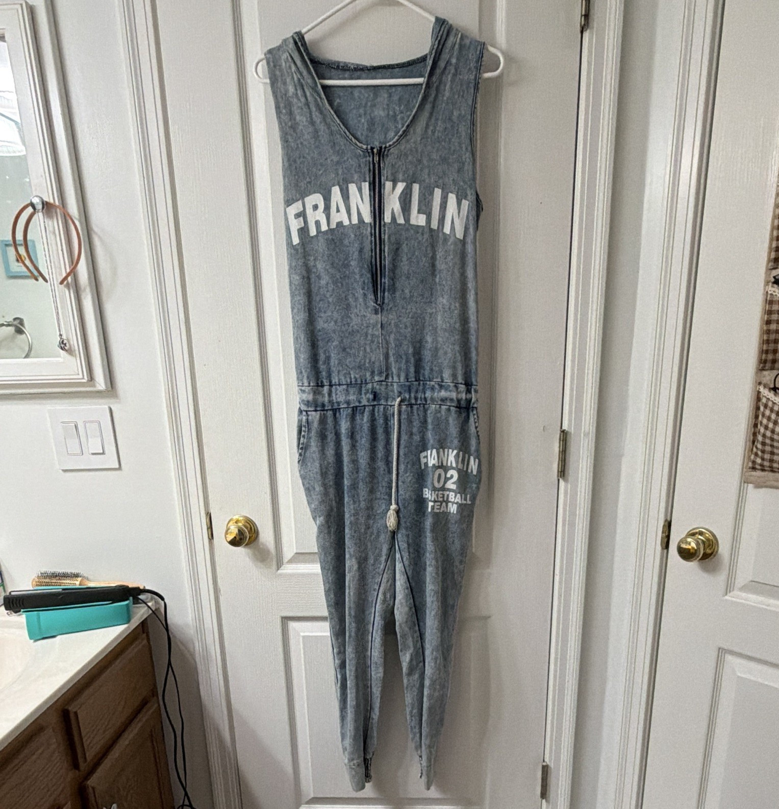 Franklin Women’s Blue Sleeveless Zip Front Jumpsuit Size S missing part of rope