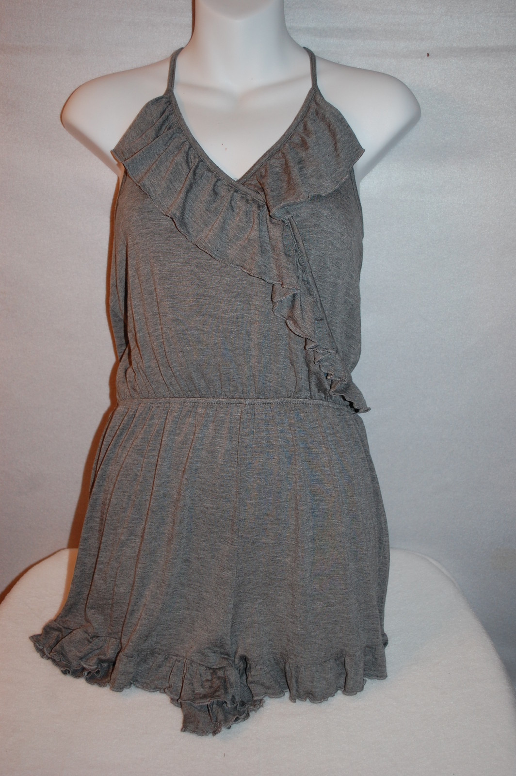 Junior Womens DARK HEATHER GRAY SHORTS ROMPER V-Neck RUFFLED TRIM Rue 21 SIZE M
