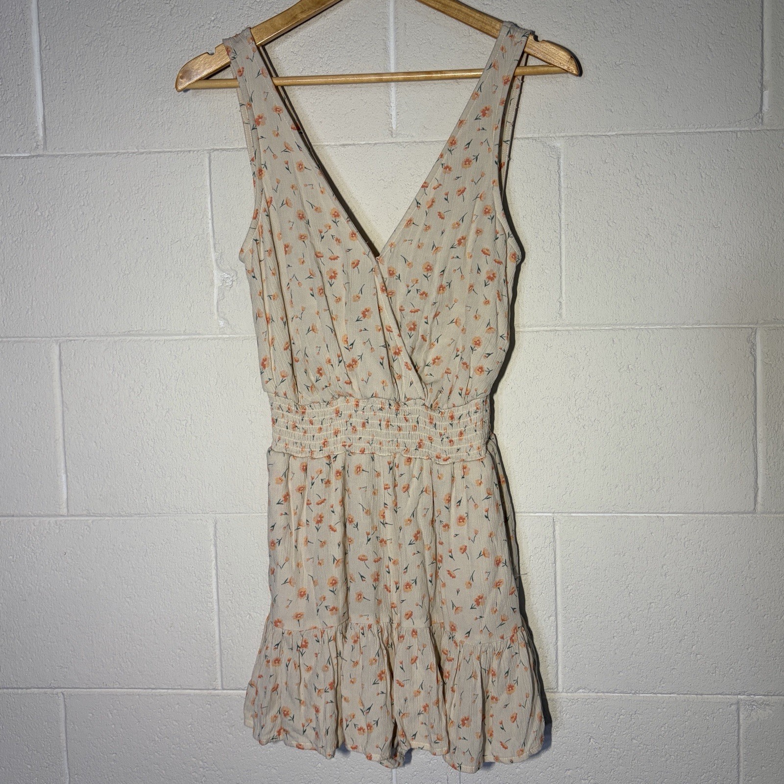 American Eagle Cream Floral V-Neck Smocked Waist Lined Romper Sz S With Pockets