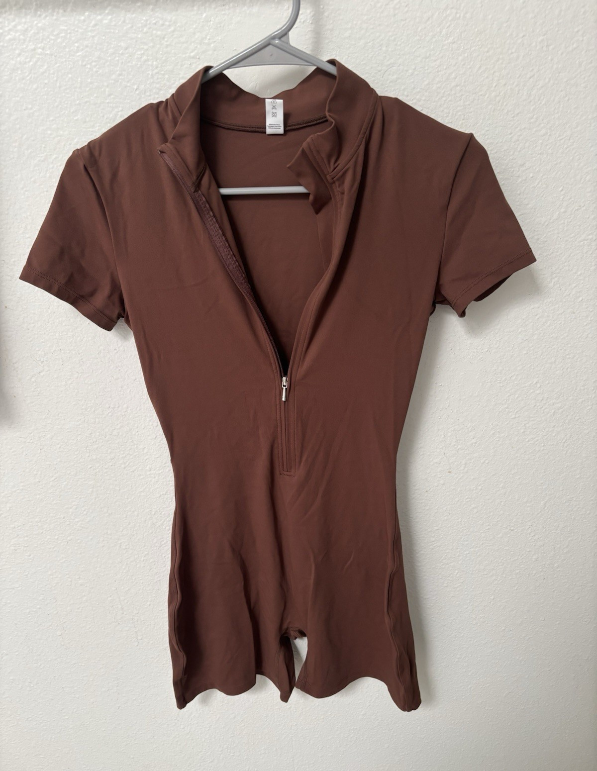 Women’s Size M Regular Brown Mock Neck Short Sleeve Zip Front Stretch Romper