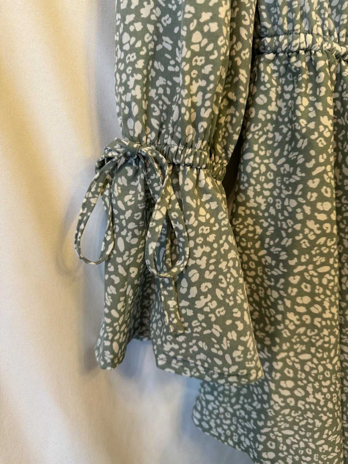 Princess Polly Women’s Flowy Cierra Romper Sage Green Cheetah Print Size 6