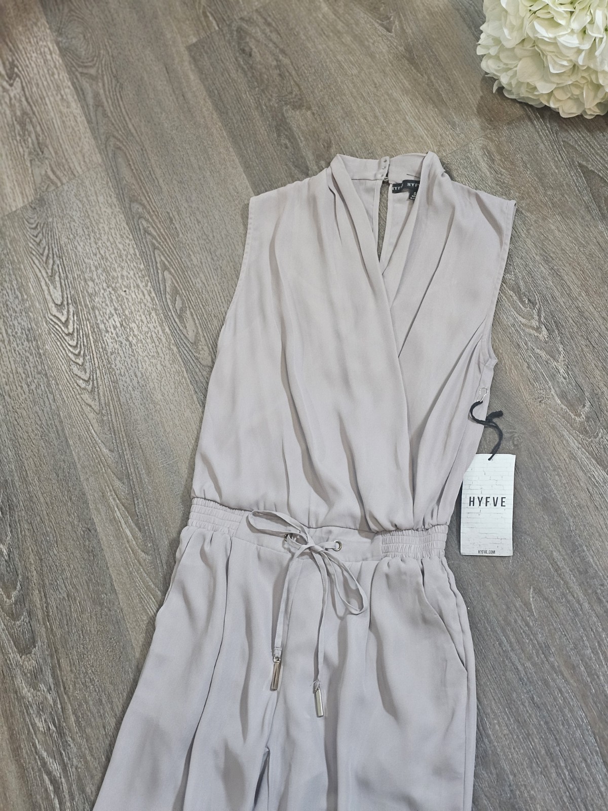 HYFVE Women’s Sleeveless Jumpsuit In Soft Grey V-Neckline Size Small NWT