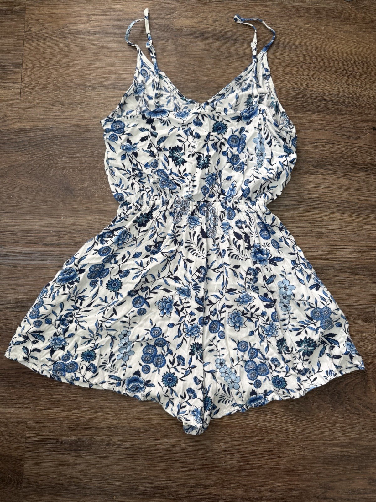H&M Divided Blue Floral Romper Women’s US 4 Cami Sleeveless Shorts