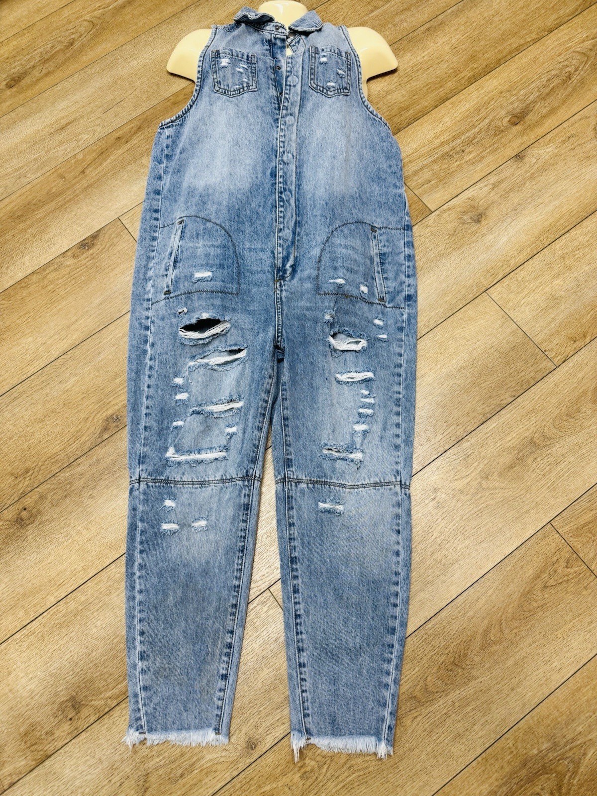 Women’s Distressed Blue Jeans Cropped Denim Jumpsuit Sz M Snap Front Blue Turtle