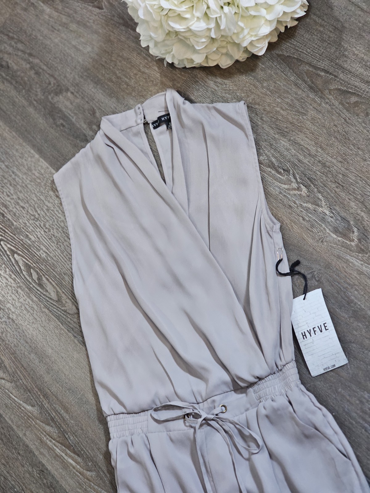 HYFVE Women’s Sleeveless Jumpsuit In Soft Grey V-Neckline Size Small NWT