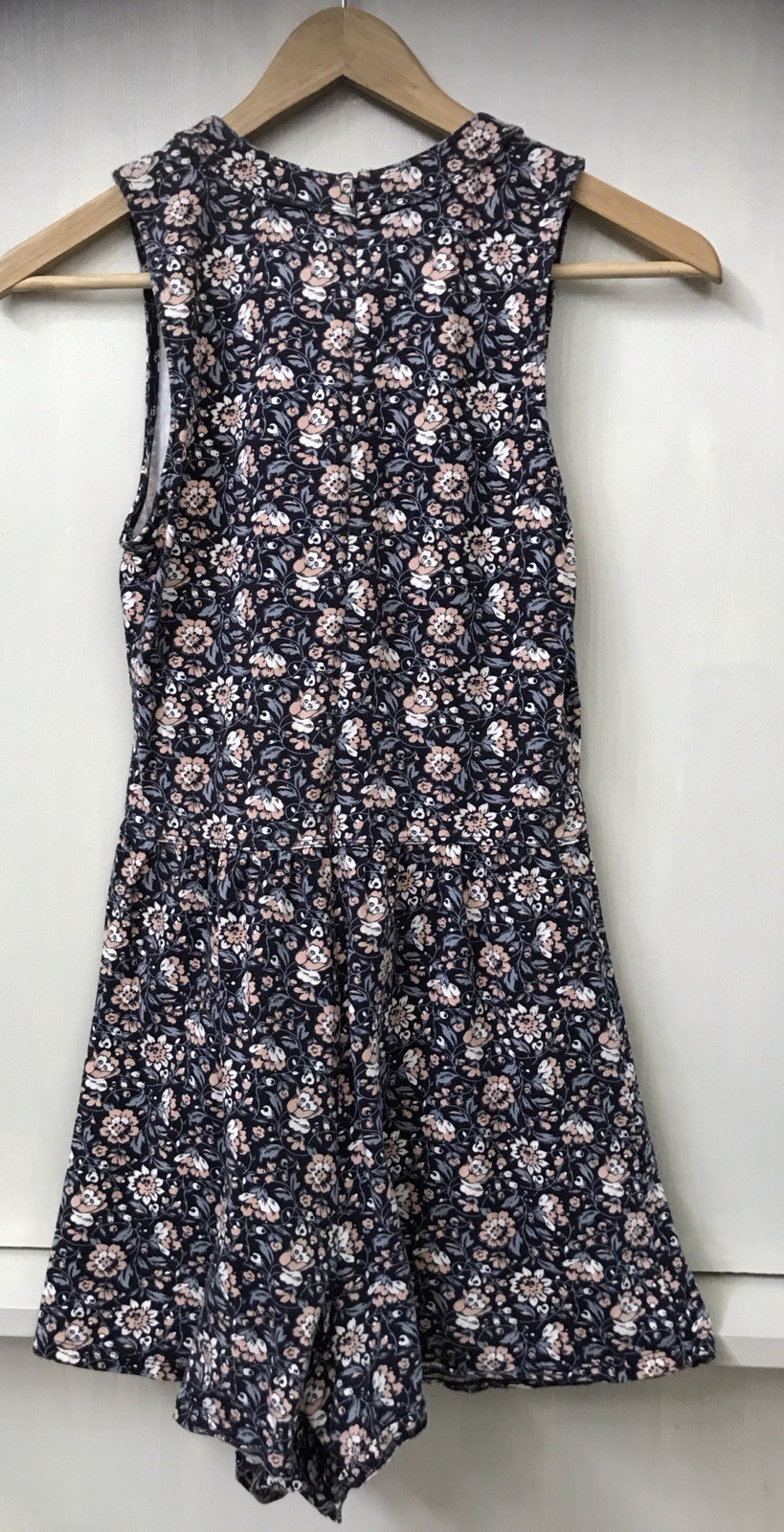 Hollister Women’s Blue Pink White Floral Shorts Romper V-Neck Sleeveless Size S