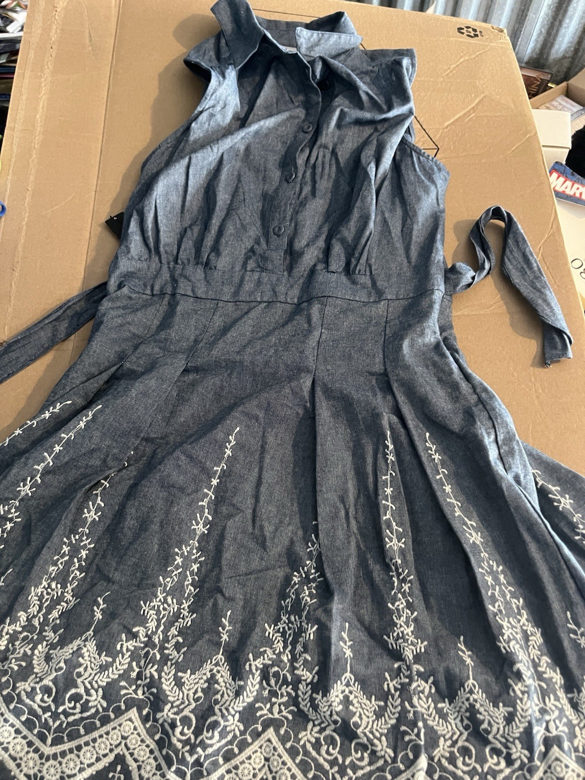 NEW-WITH-TAGS NEW YORK AND COMPANY BLUE SLEEVELESS DENIM-STYLE ROMPER – SIZE 6
