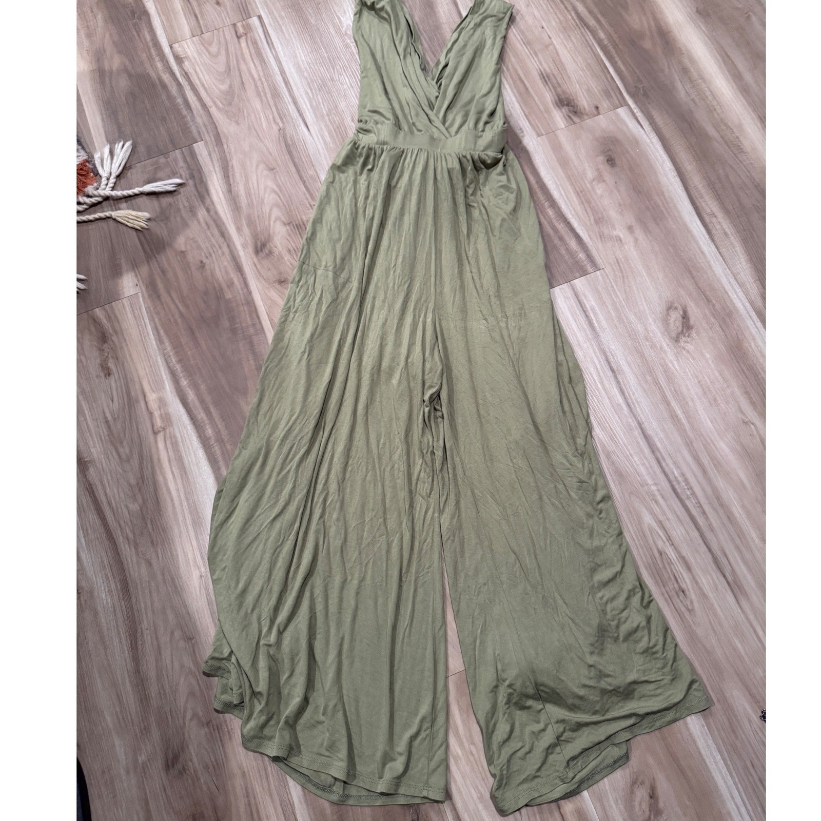 FP Beach Olive Green Wide Leg Jumpsuit M Medium Sleeveless Plunging Neckline a3