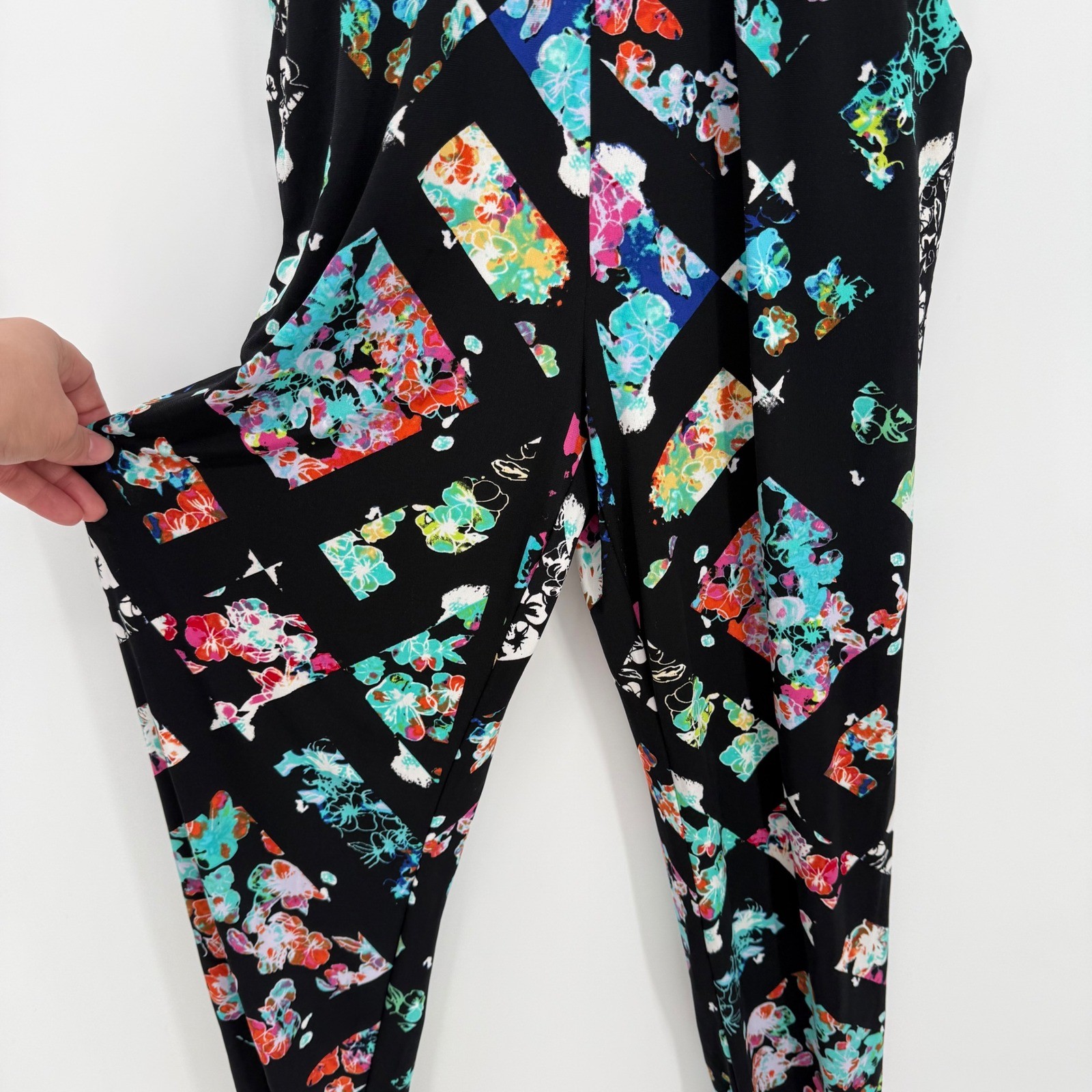 NICOLE BY NICOLE MILLER BLACK GEOMETRIC FLORAL STRAIGHT JOGGER JUMPSUIT MEDIUM