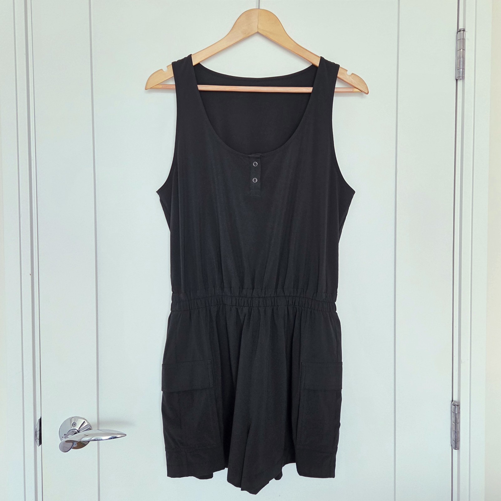 Vuori Women’s Villa Utility Romper – Size Medium – Black – VW3137 – EUC