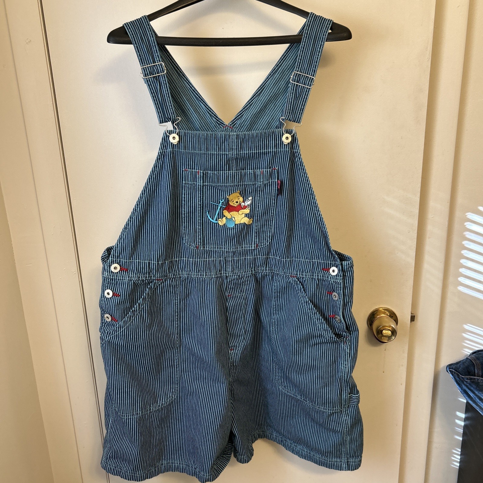 Disney Winnie the Pooh 40” Waist Women’s Dungarees Shorts Size 20 Blue Pinstripe