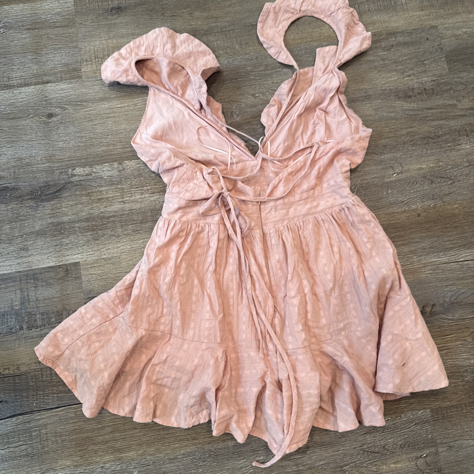 Hyfve Ruffled plunge neck dusty rose strappy tie back romper sz L