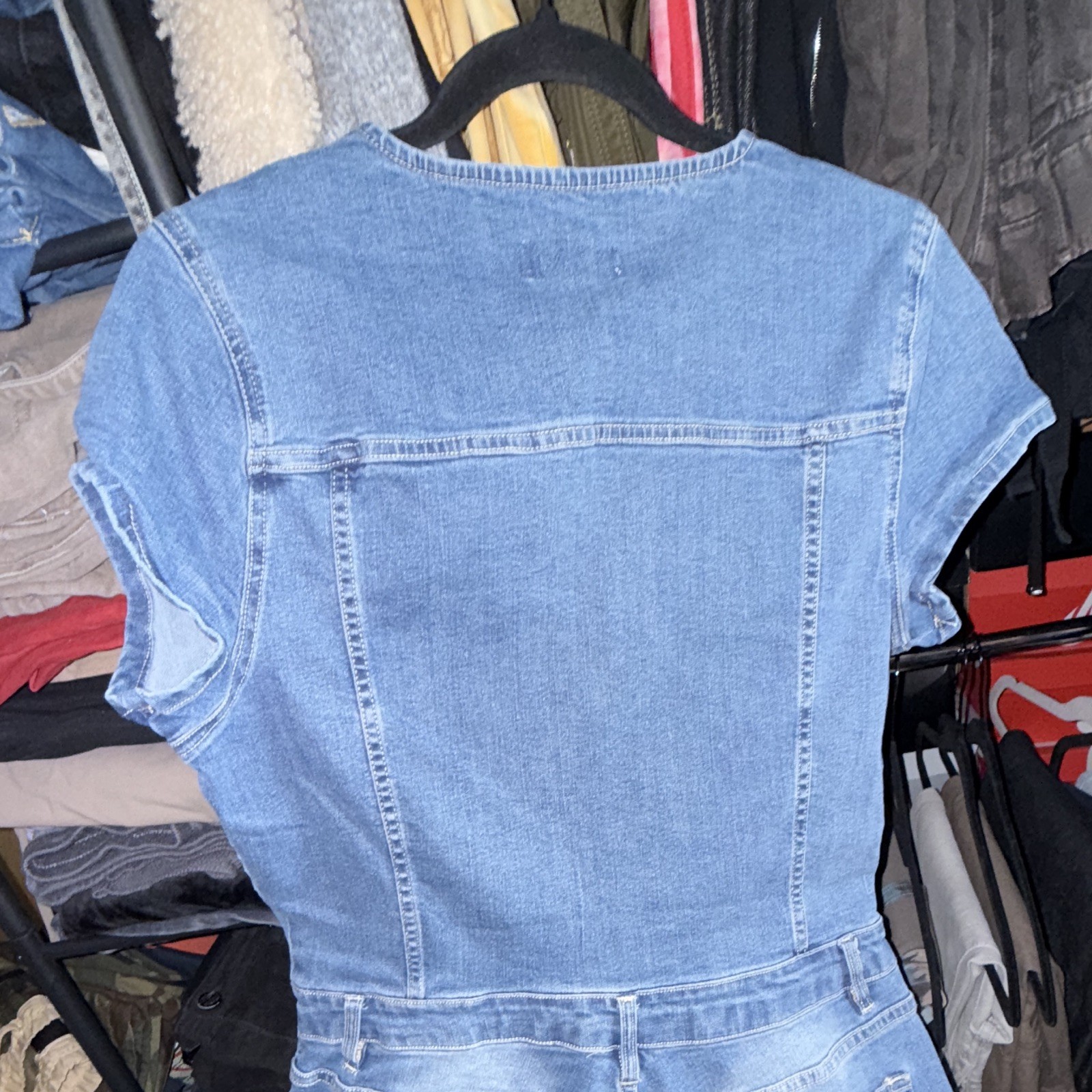 Love Tree Blue Denim Romper V-Neck Button Front Pockets Short Sleeve L