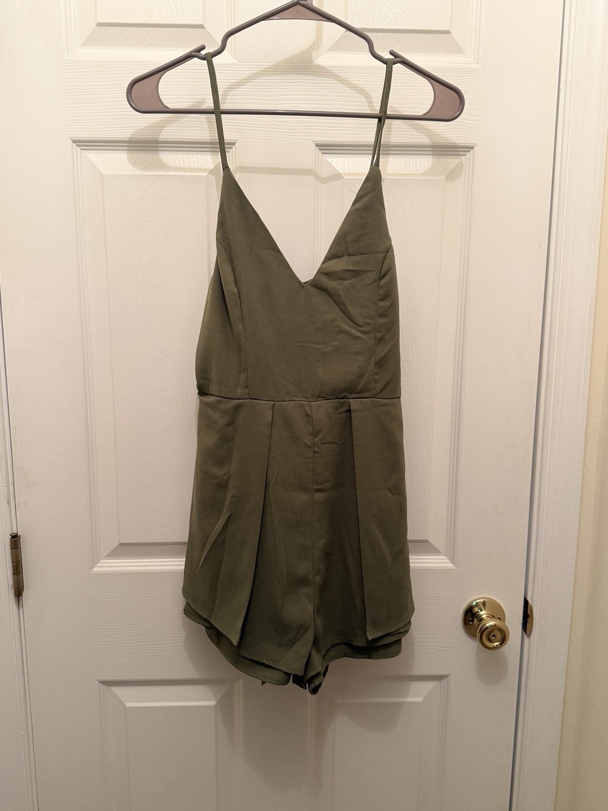 Selfie Leslie Women’s Green Solid Romper M V-Neck Strappy Tie Back Zip Poly