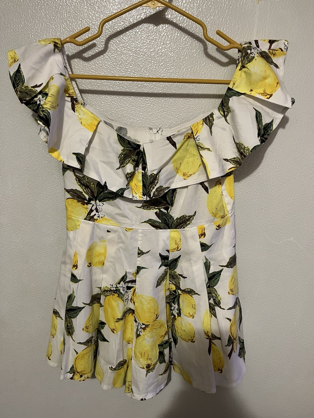 Luxxel Womens Romper Off Shoulder Ruffle Collar Pleated Sz M Free Makeup Bag